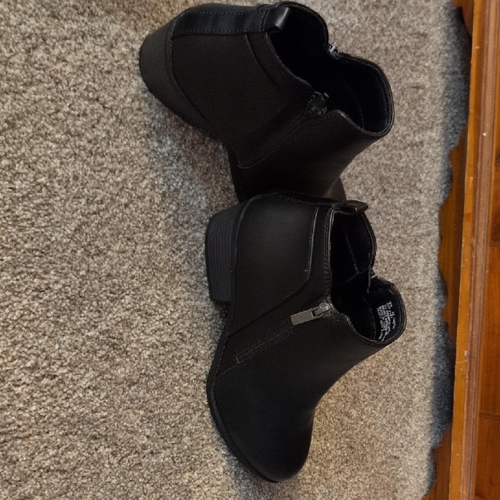 Arizona Jean Company Black Ankle Booties